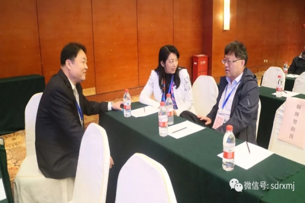 董事長(zhǎng)魏忠瑞獲第三屆百人獎(jiǎng)大會(huì)杰出貢獻(xiàn)獎(jiǎng)